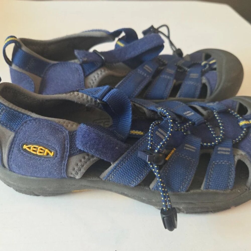 Keen Mens Newport H2 Sandal Size 7 Blue Hiking Water Outdoor Closed Toe Shoes